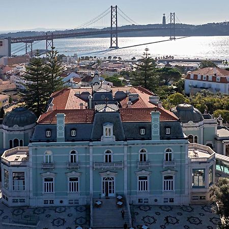 Pestana Palace Lisboa Hotel & National Monument - The Leading Hotels Of The World Exterior foto The Palace of the Dukes of Cadaval, the main building of the National Museum of Archaeology.