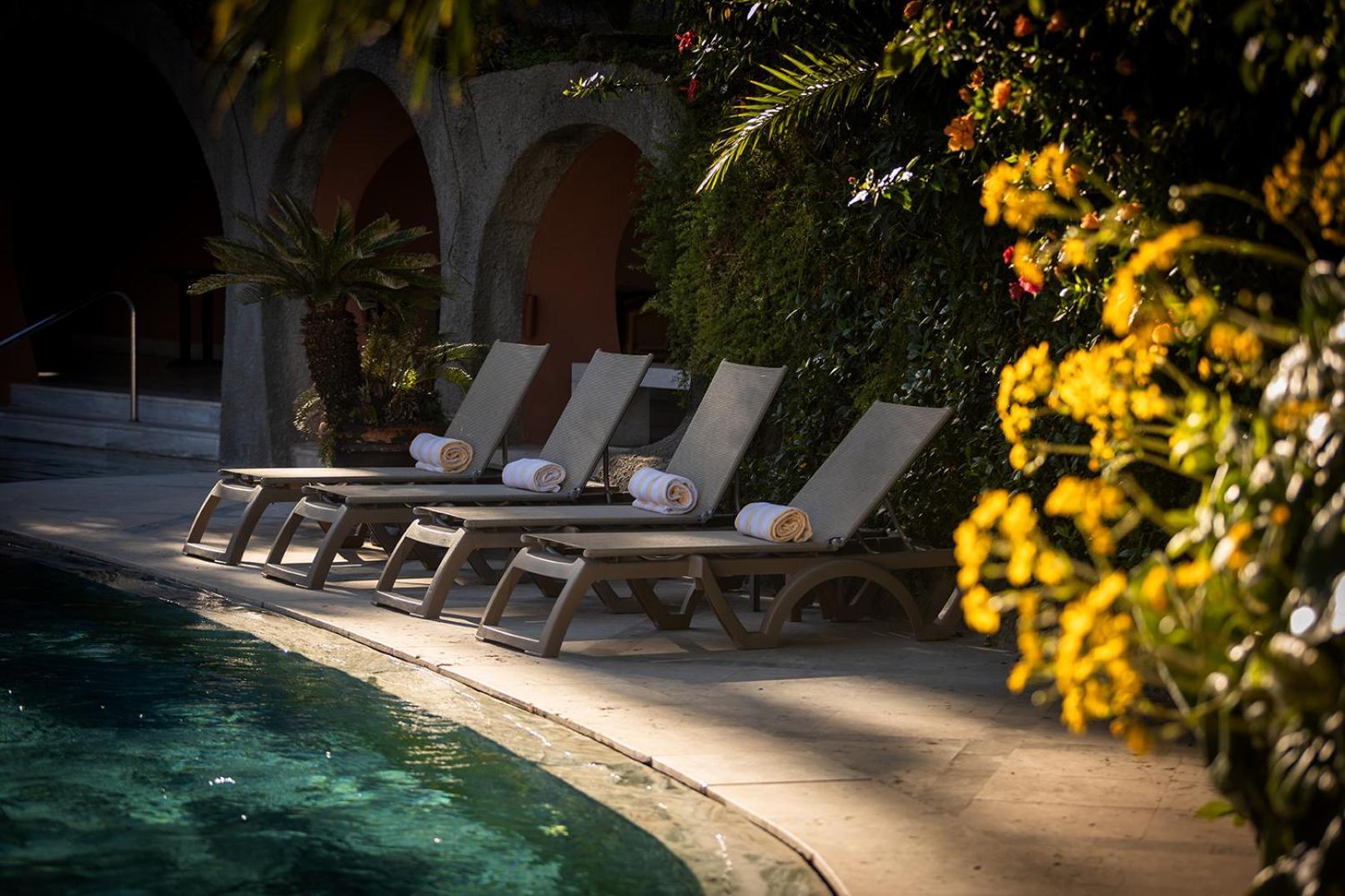 Pestana Palace Lisboa Hotel & National Monument - The Leading Hotels Of The World Exterior foto The swimming pool at the hotel