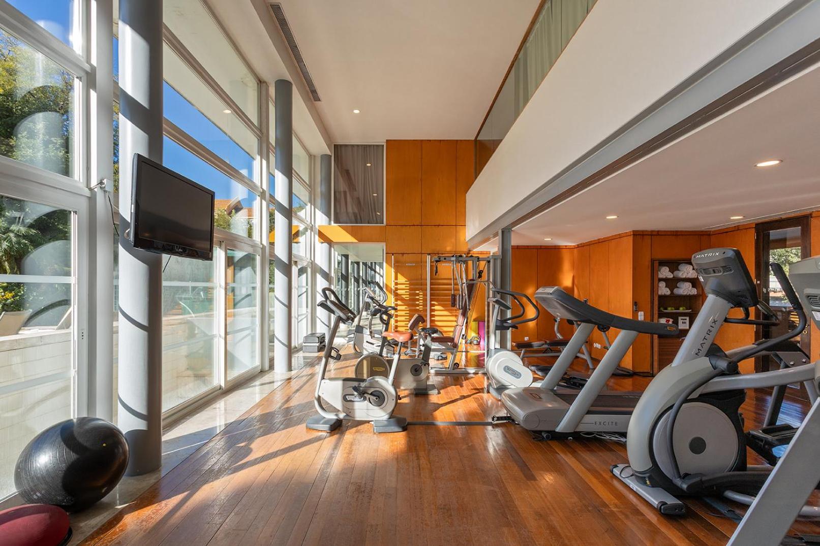Pestana Palace Lisboa Hotel & National Monument - The Leading Hotels Of The World Exterior foto The gym at the Mandarin Oriental, Barcelona